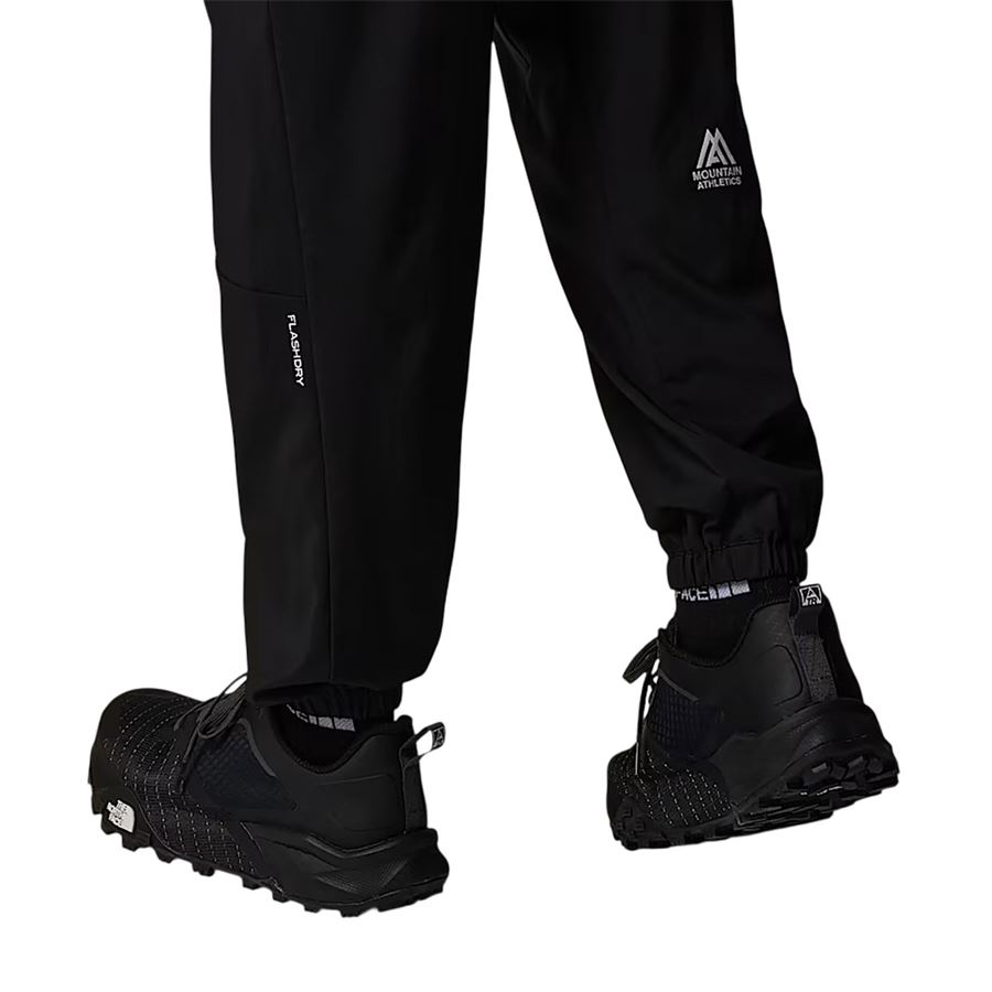 Mountain Athletics pantaloni tuta antivento da uomo The North Face | NF0A8BGNJK3